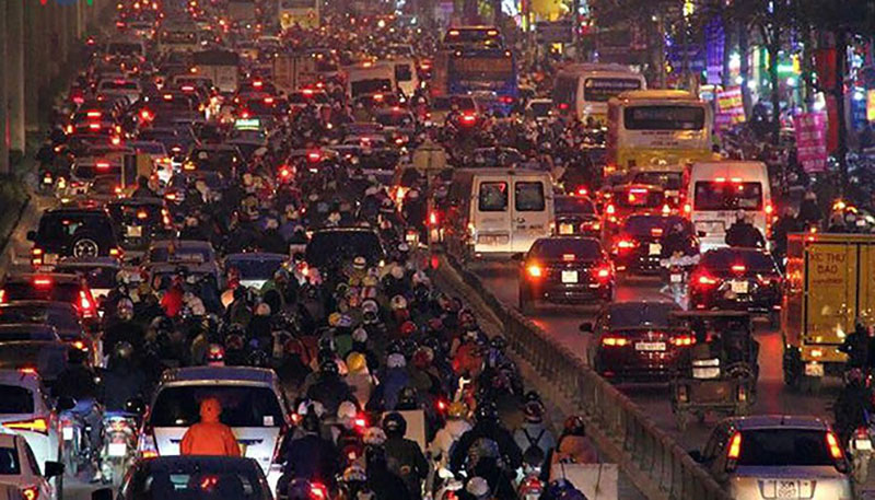 Đường phố Hà Nội ùn tắc kinh hoàng bất kể giờ giấc